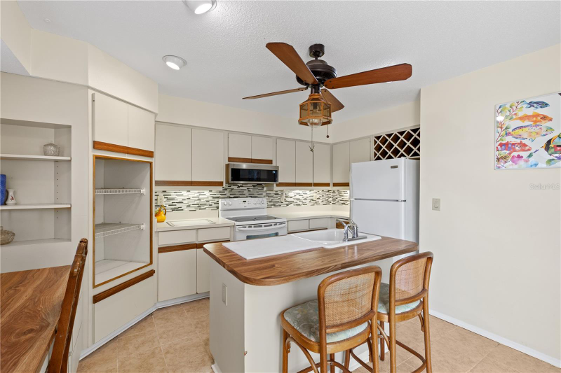 1315 Pine Needle Rd - Photo 4 of 20