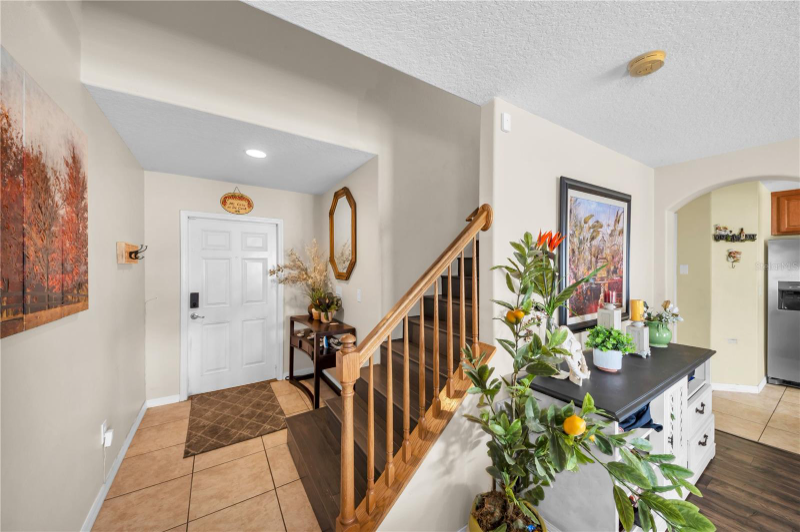 3323 Thistledown Ln - Photo 2 of 20