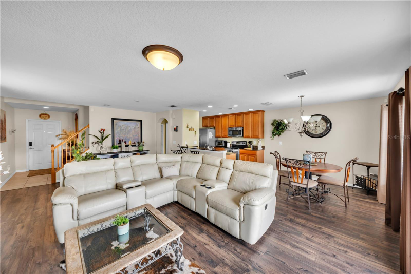 3323 Thistledown Ln - Photo 3 of 20