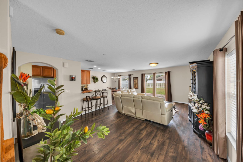 3323 Thistledown Ln - Photo 5 of 20