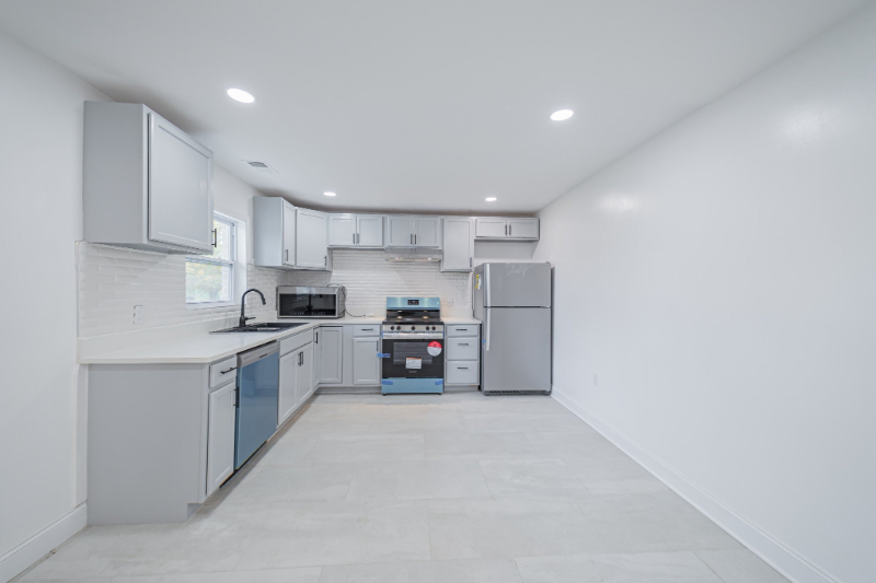 825 Market St - Photo 2 of 18