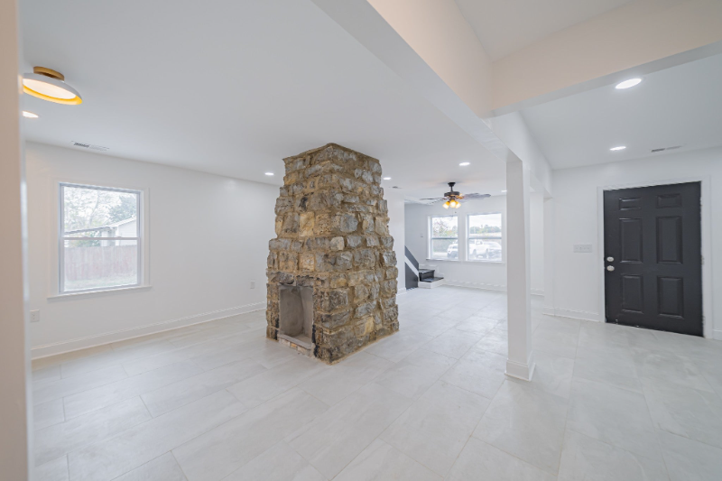 825 Market St - Photo 5 of 18