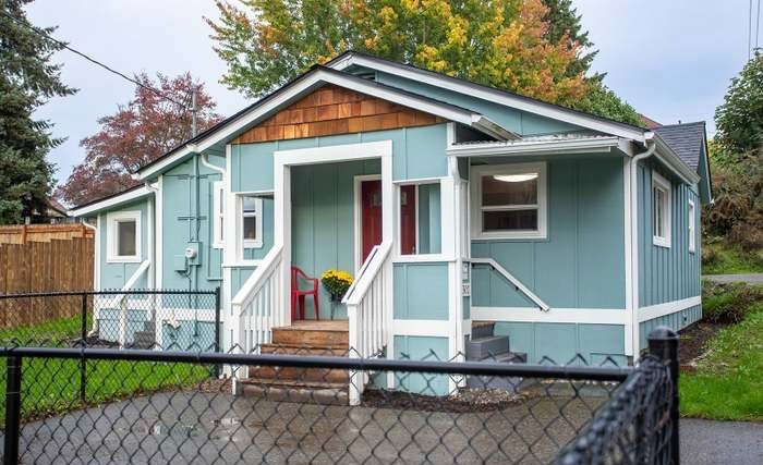 1302 N Montgomery Ave - Photo 2 of 2