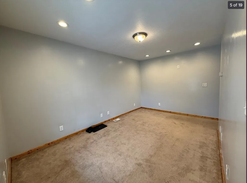 635 Valley St - Photo 5 of 11