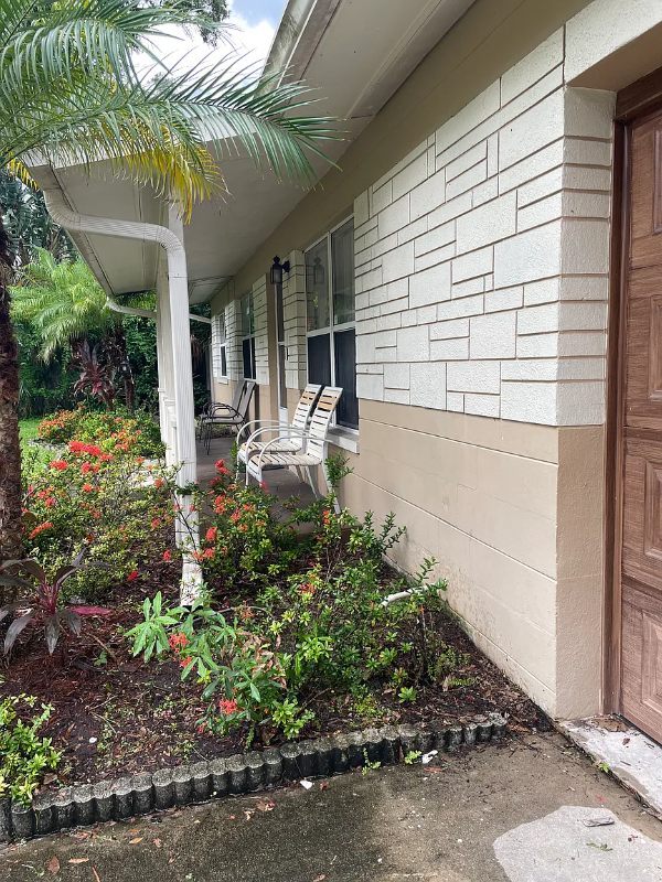 7075 60th St N - Photo 2 of 20