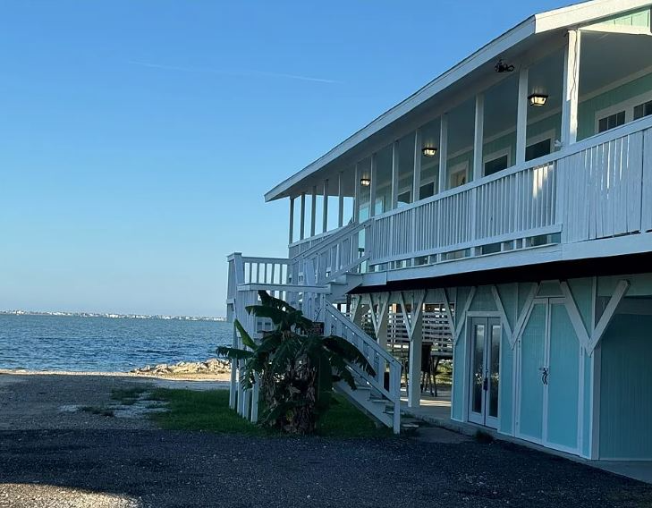 3021 Laguna Shores Rd - Photo 2 of 18