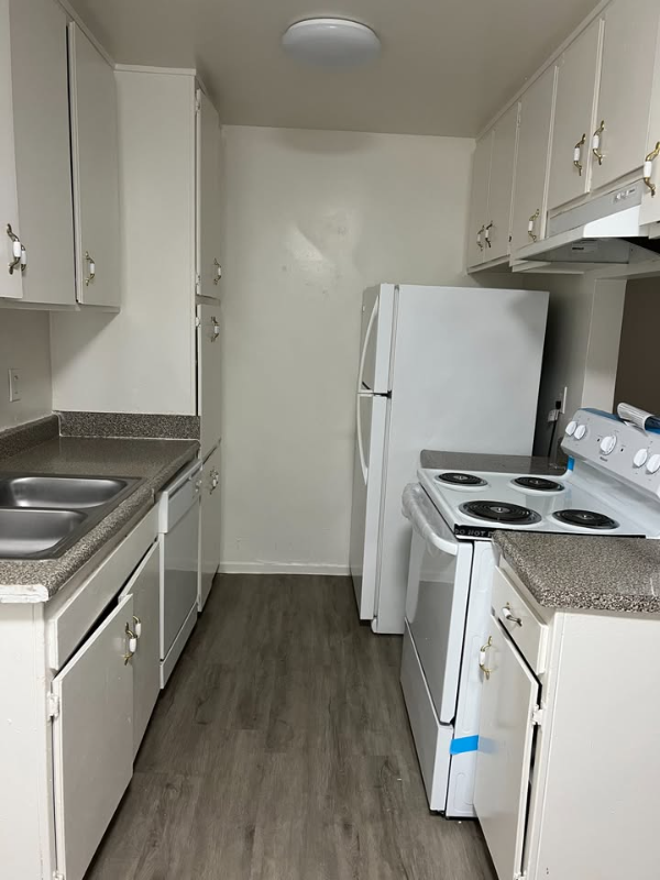 8135 Langdon Ave #23 - Photo 3 of 8