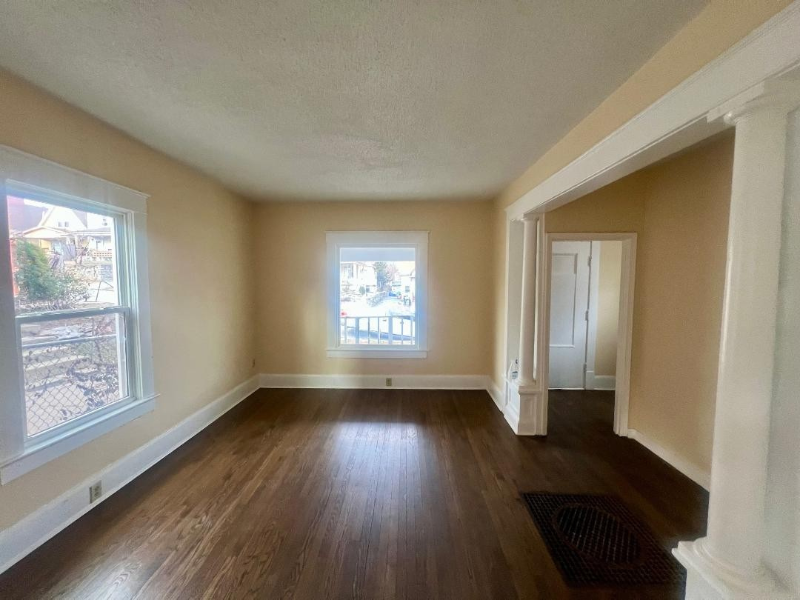 933 Sandusky Ave - Photo 4 of 5