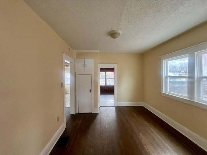 933 Sandusky Ave - Photo 5 of 5