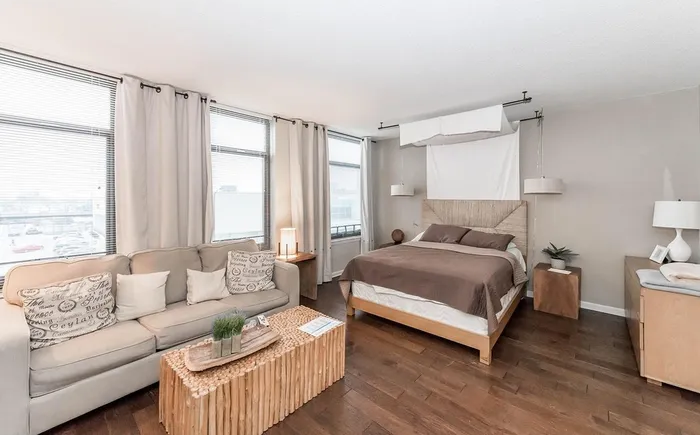 360 N Desplaines St - Photo 4 of 17