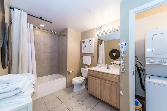 360 N Desplaines St - Photo 5 of 17