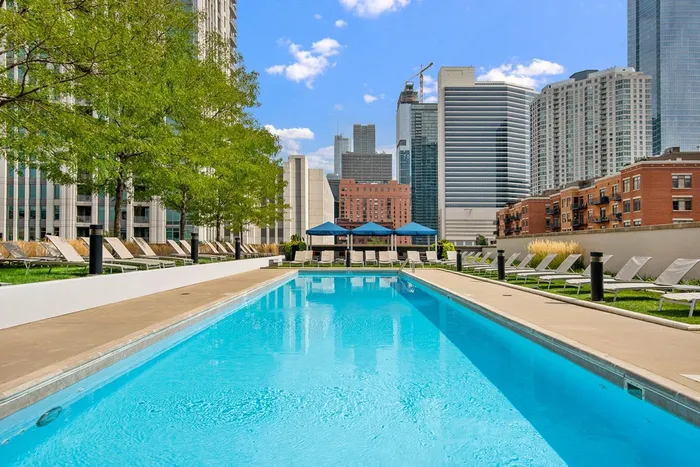 360 N Desplaines St - Photo 7 of 17