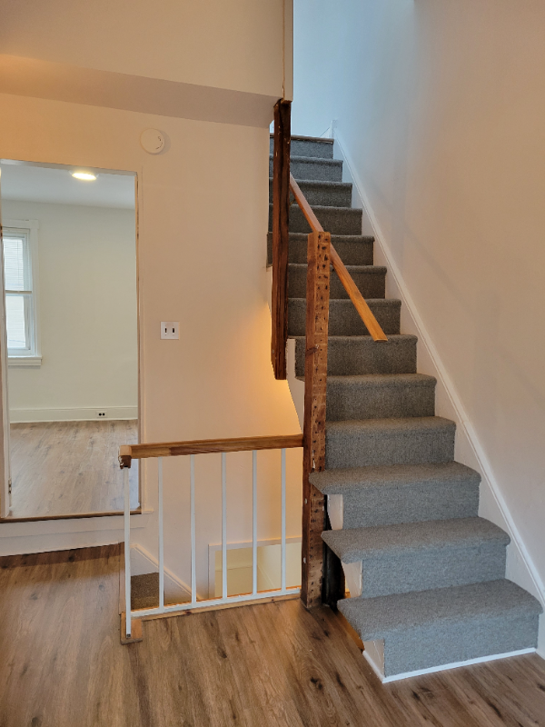 223 Mercer St - Photo 4 of 12