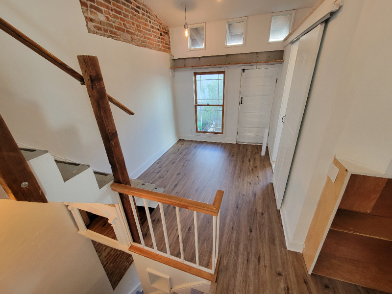 223 Mercer St - Photo 5 of 12