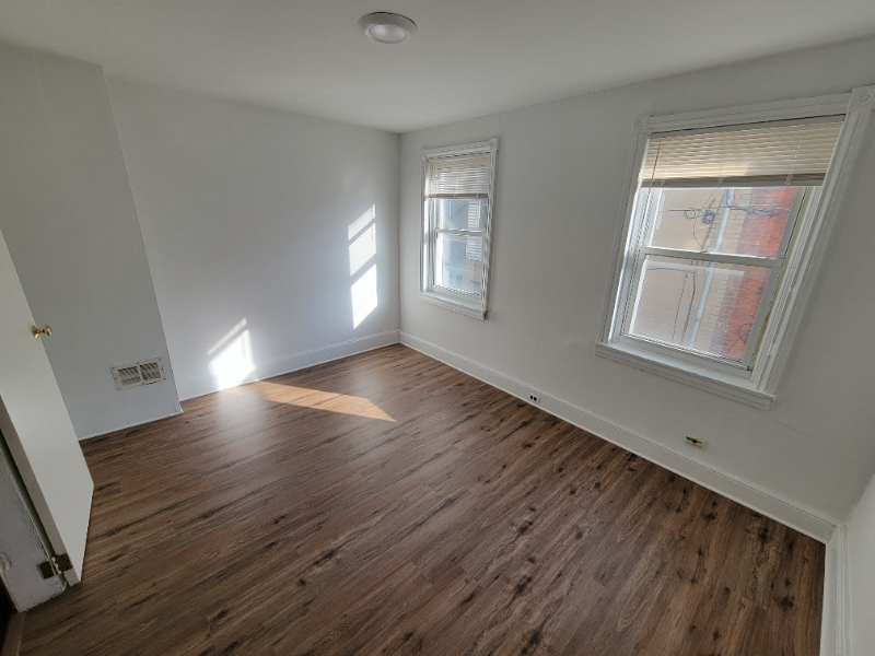 223 Mercer St - Photo 7 of 12