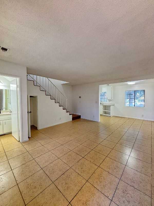 7502 9th St #B - Photo 3 of 11