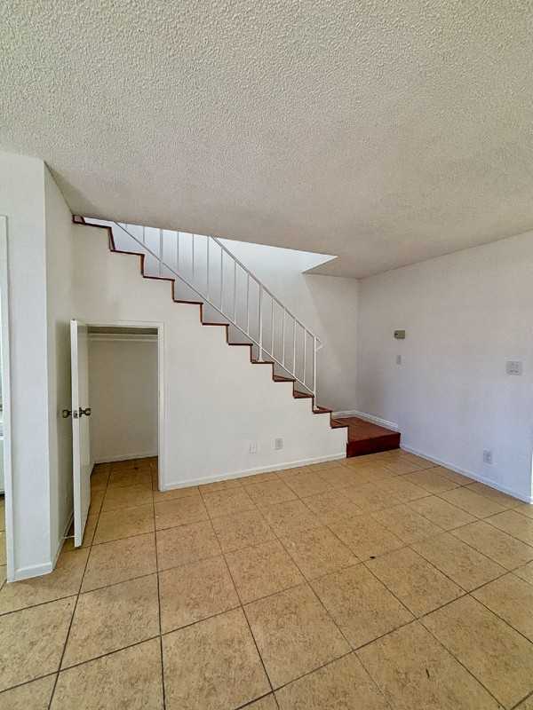 7502 9th St #B - Photo 4 of 11