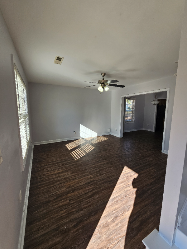 527 Walter St - Photo 3 of 20