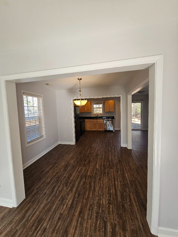 527 Walter St - Photo 5 of 20