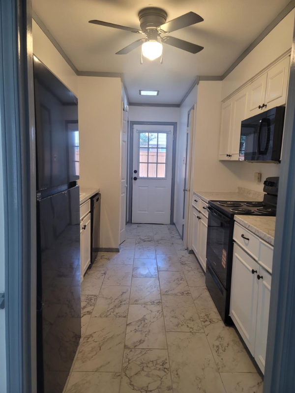 7945 Habersham Ln - Photo 5 of 13