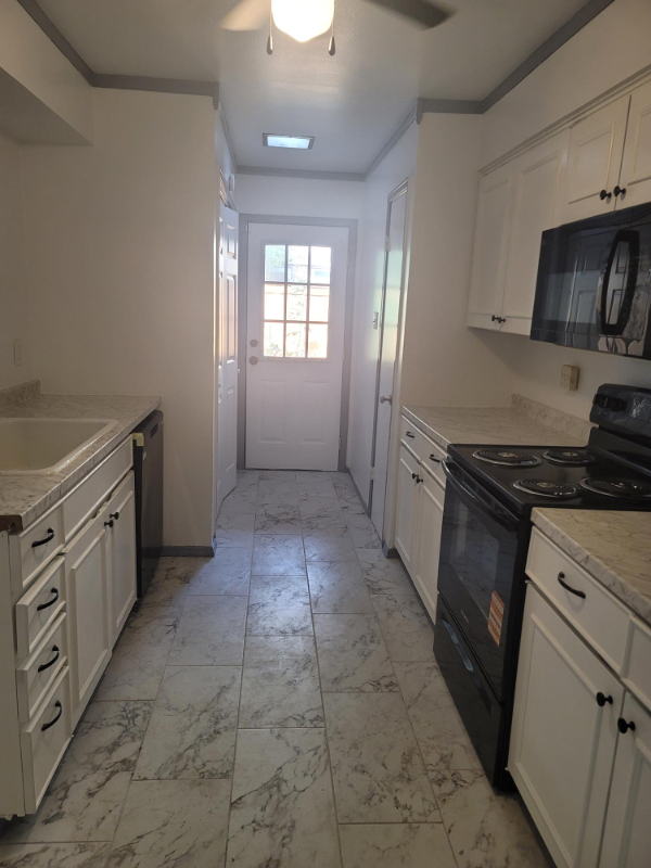 7945 Habersham Ln - Photo 7 of 13