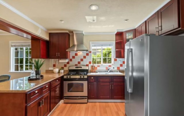 128 Sunset Ave - Photo 4 of 9