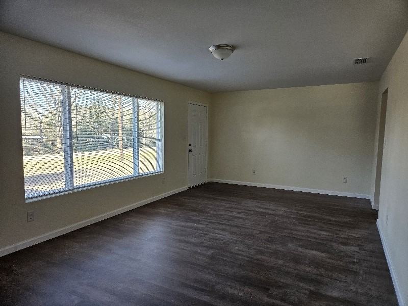 302 N Main St - Photo 3 of 20