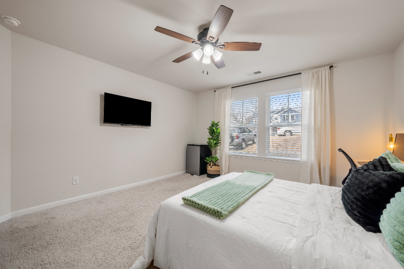 13416 Alpine Dr - Photo 3 of 10