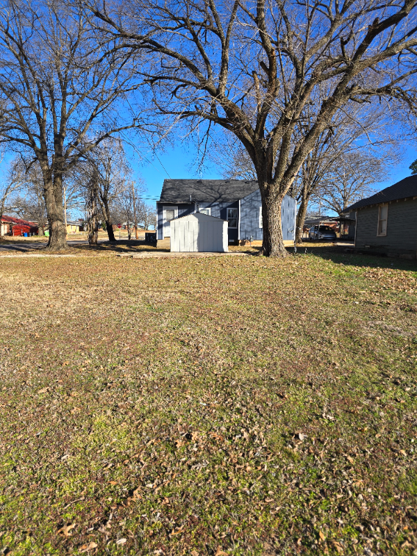 1523 N Barta Ave - Photo 2 of 8