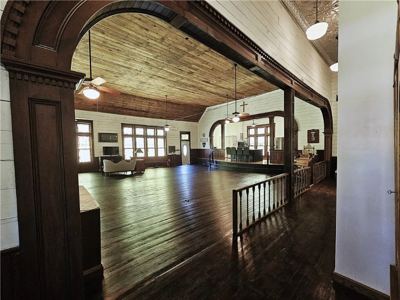 1100 Tyler - Photo 3 of 8