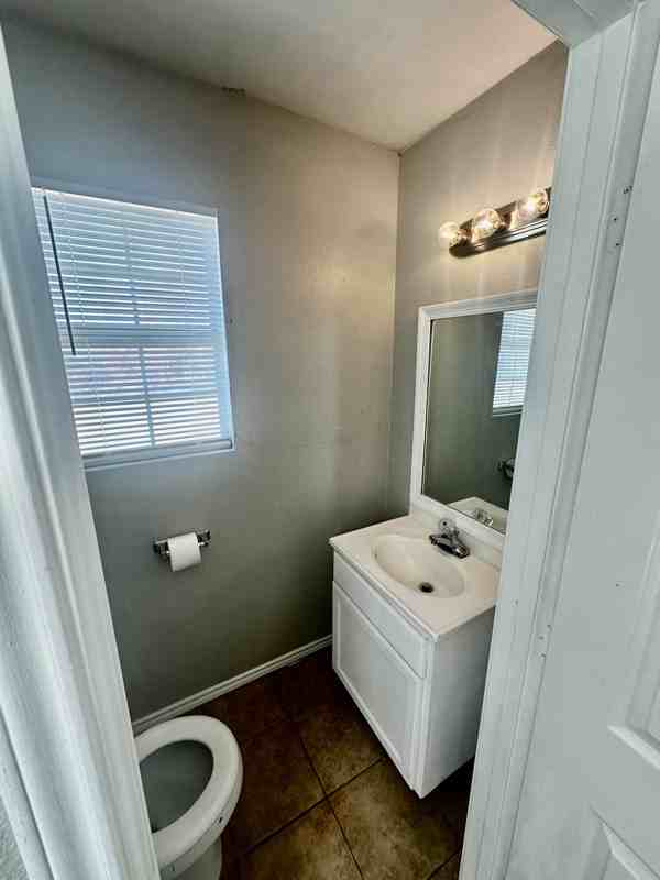768 Avondale Ave #202 - Photo 7 of 17