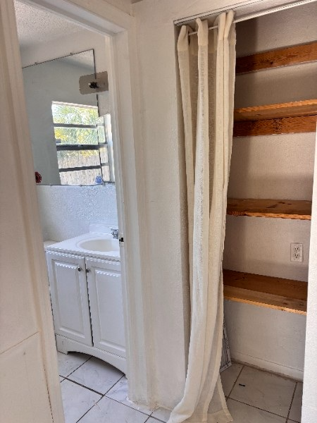 1541 Newark St S - Photo 2 of 13