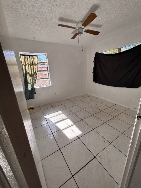 1541 Newark St S - Photo 5 of 13