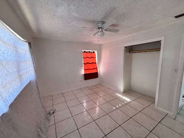 1541 Newark St S - Photo 6 of 13