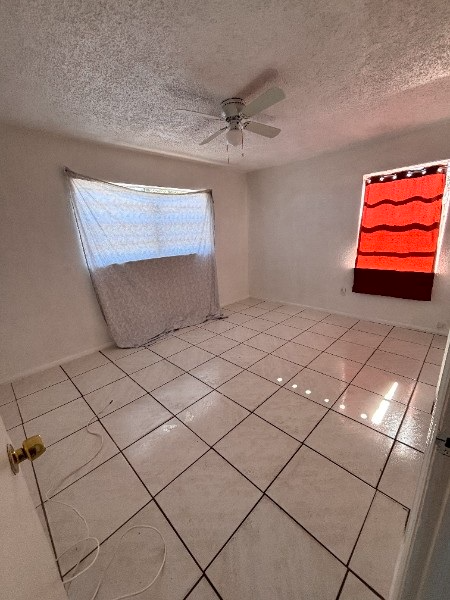 1541 Newark St S - Photo 7 of 13