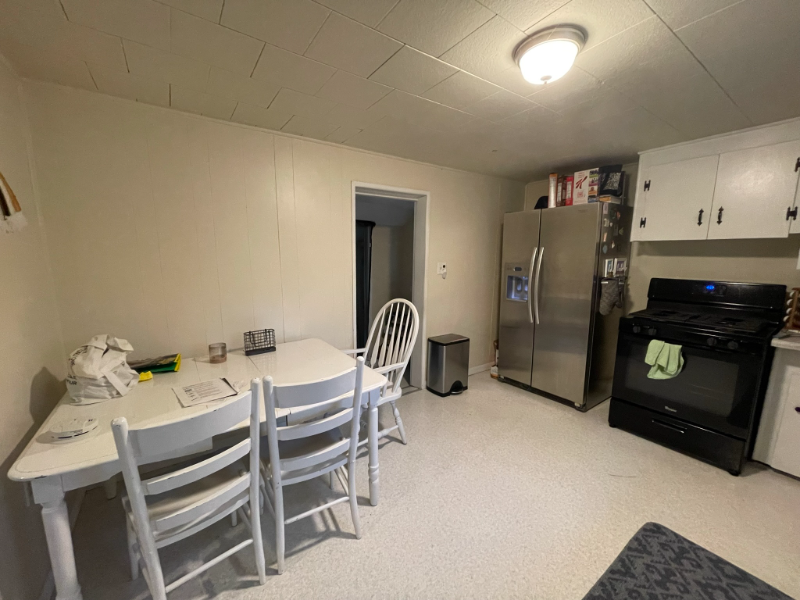 421 Dodge St - Photo 6 of 16