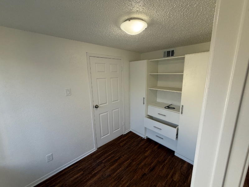 1818 Warwick St - Photo 6 of 16