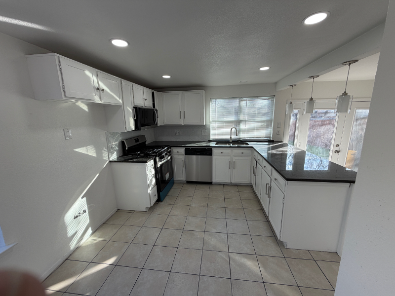 1818 Warwick St - Photo 7 of 16