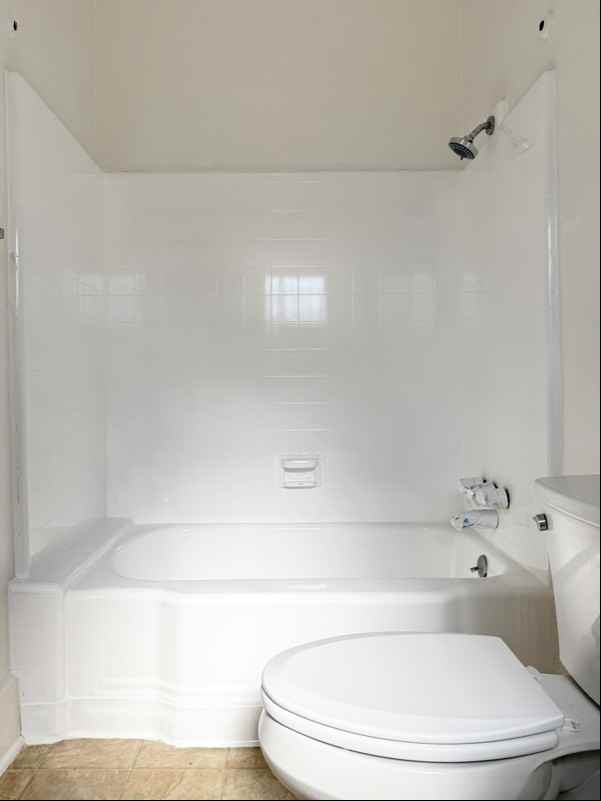 1016 1/2 W 108th St - Photo 4 of 9