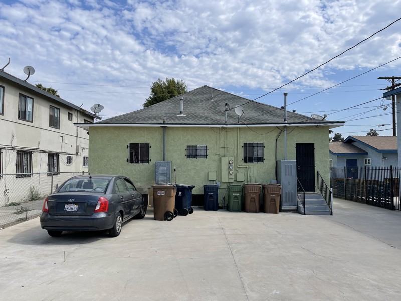 1016 1/2 W 108th St - Photo 5 of 9