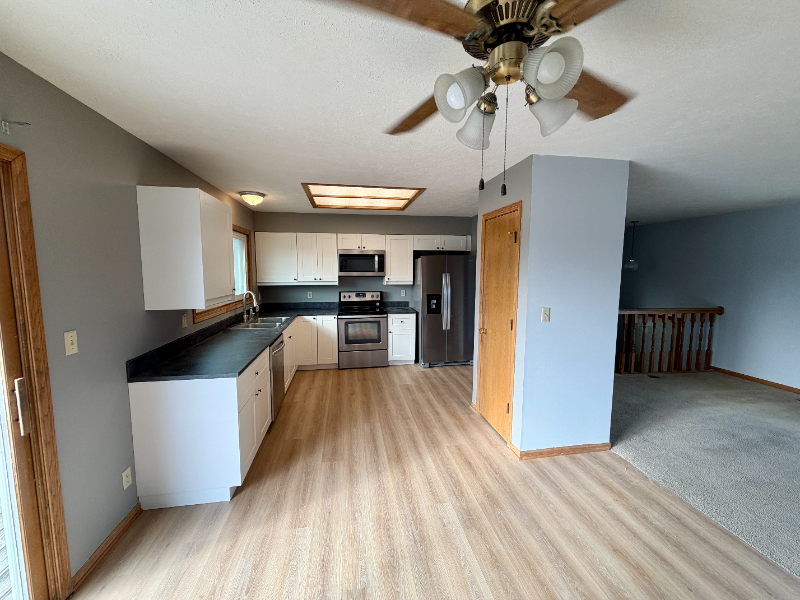 4141 Jacquelyn Dr - Photo 3 of 17