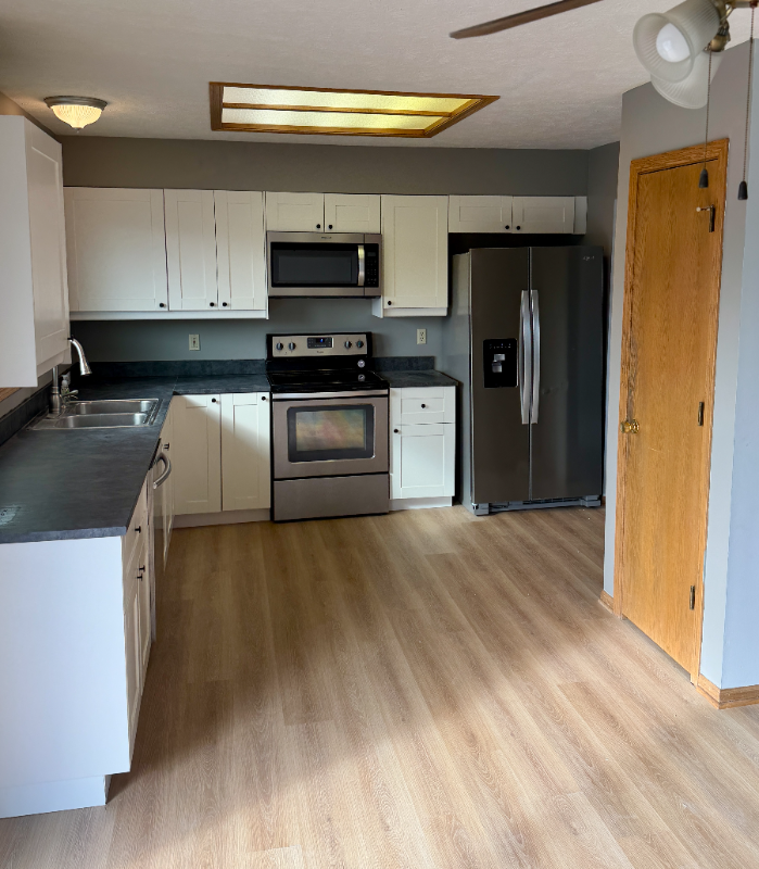 4141 Jacquelyn Dr - Photo 4 of 17