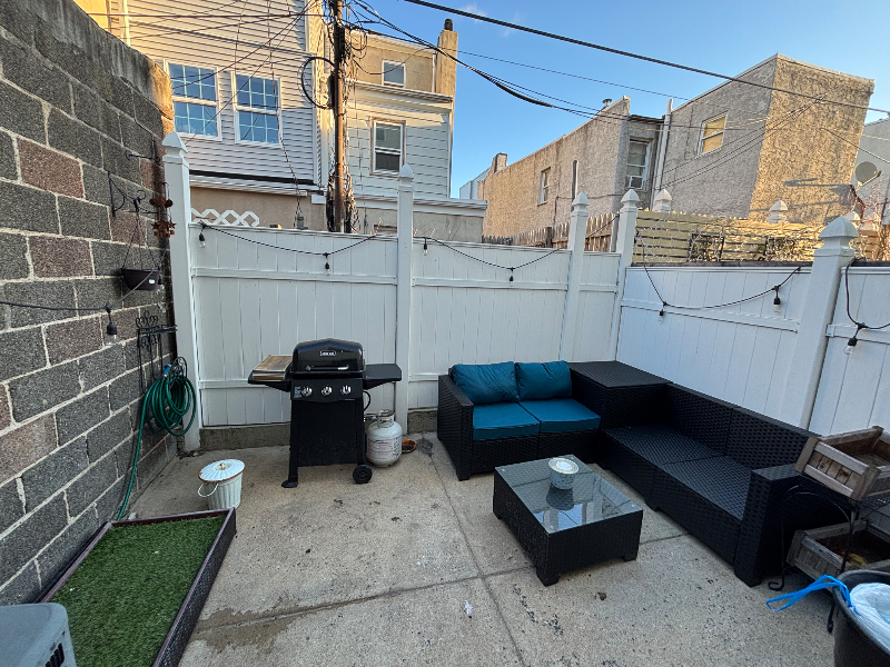 527 Titan St - Photo 3 of 19