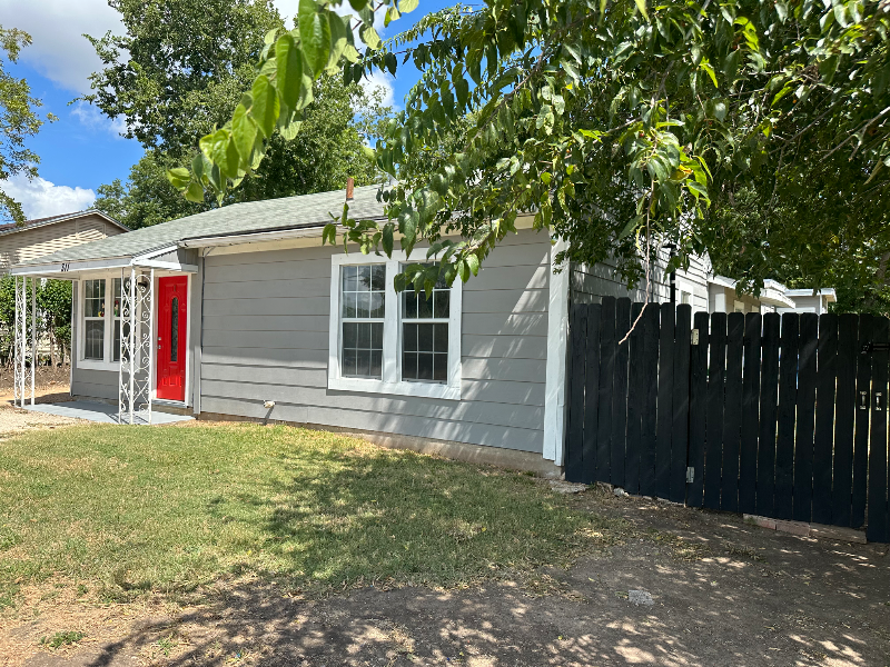 311 Glamis Ave #1 - Photo 2 of 18