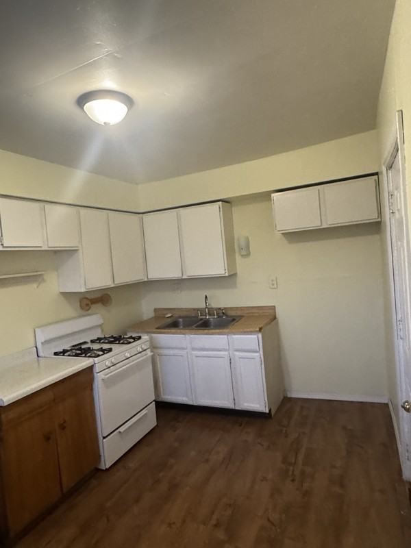 2165 Oakdale Ave - Photo 3 of 8