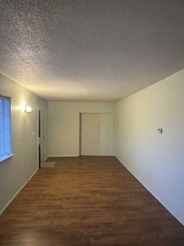 2165 Oakdale Ave - Photo 4 of 8