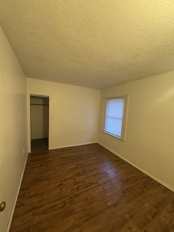 2165 Oakdale Ave - Photo 7 of 8