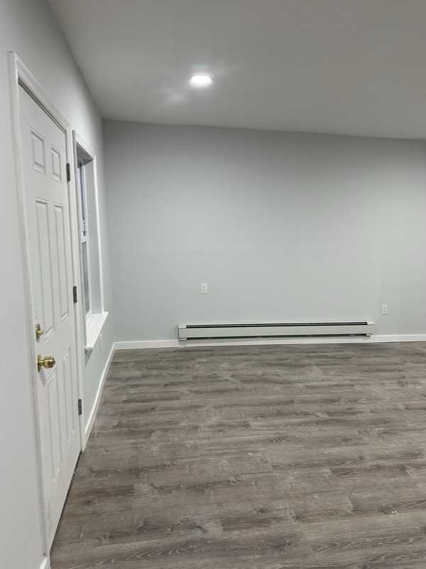 533 W State St - Photo 5 of 20