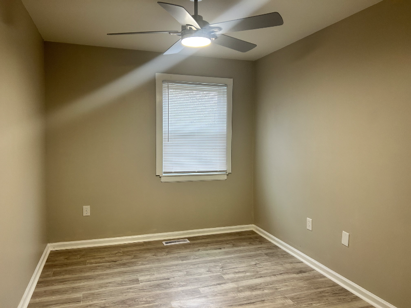 3217 Hunters Mill Dr - Photo 7 of 10