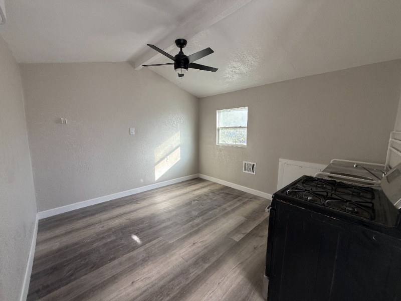 231 E Lubbock St #1 - Photo 3 of 5